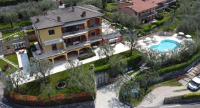 Гостиница Villa Due Leoni - Residence  Бренцоне
